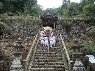 神は天から舞い降りる