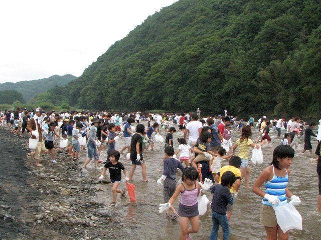 鮎のつかみどり