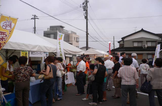 大福市の賑わい。