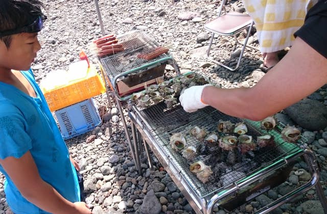 その場でつぼ焼き食べられます