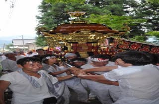 五日町八幡宮大祭御輿渡御