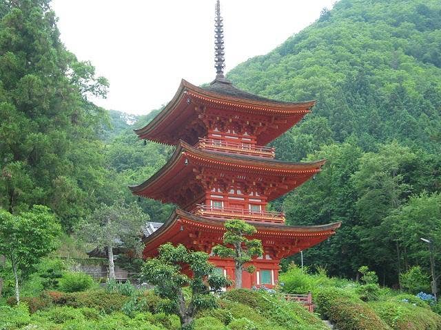 長福寺の三重塔
