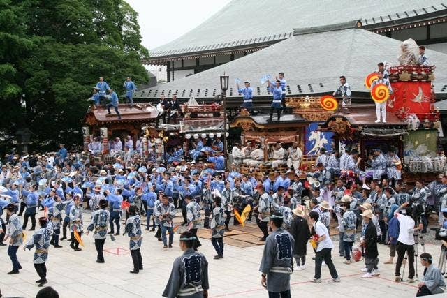 成田山新勝寺大本堂前総踊り