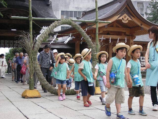 大祓式（オオバライシキ）茅の輪くぐり（チノワクグリ）