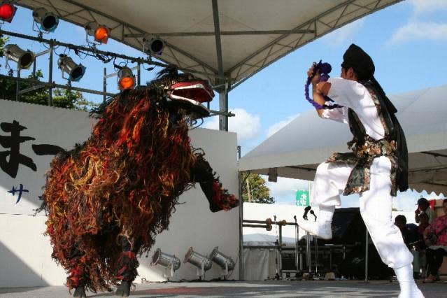 喜舎場の獅子舞い