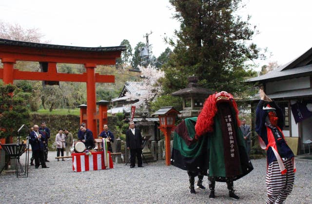 敢国神社獅子神楽