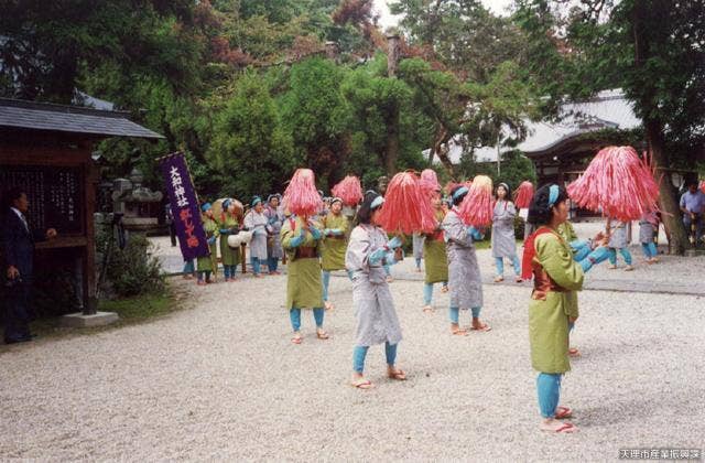 紅しで踊り