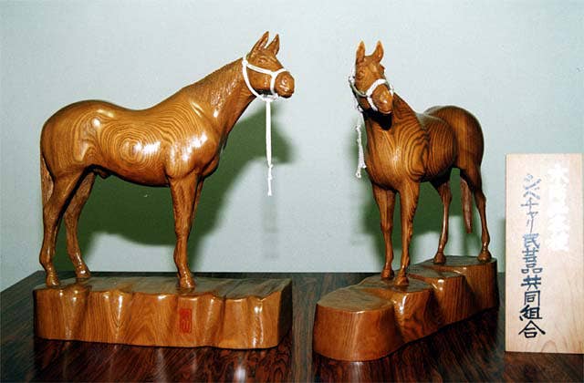 馬の木彫り