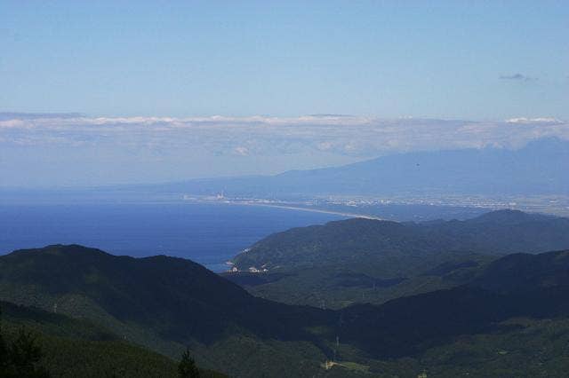 温海岳山頂から見る日本海