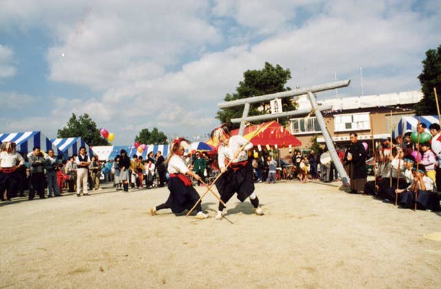 西寒田神社の棒術と獅子舞