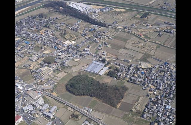 大塚山古墳群航空写真（写真上川合浜と廣瀬大社）