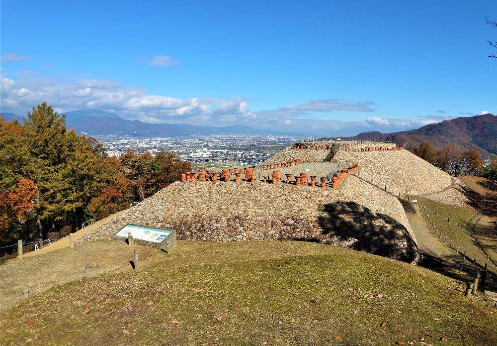 千曲市　森将軍塚古墳上 初日の出