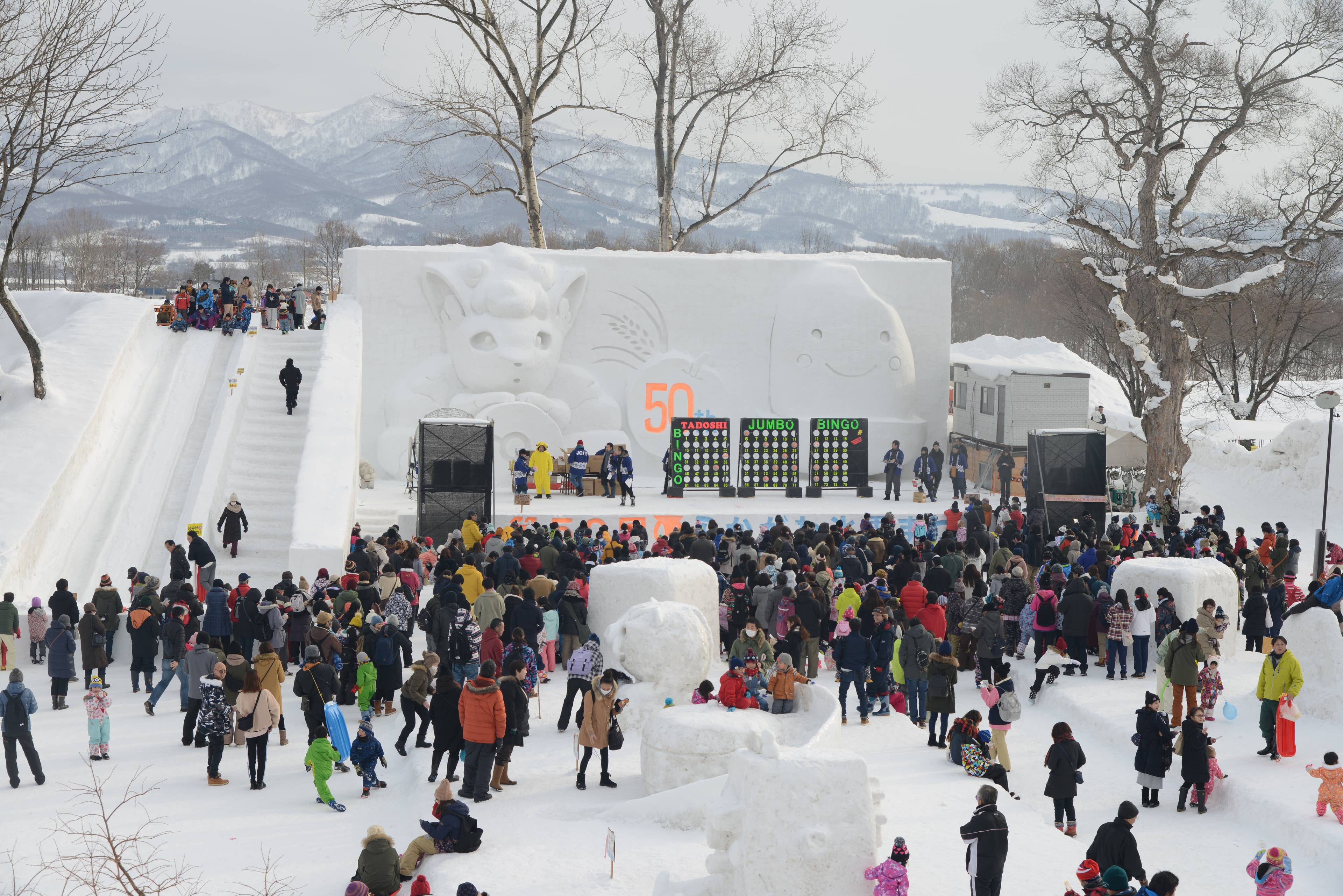 氷雪まつりのビッグイベント、ジャンボビンゴの様子です。