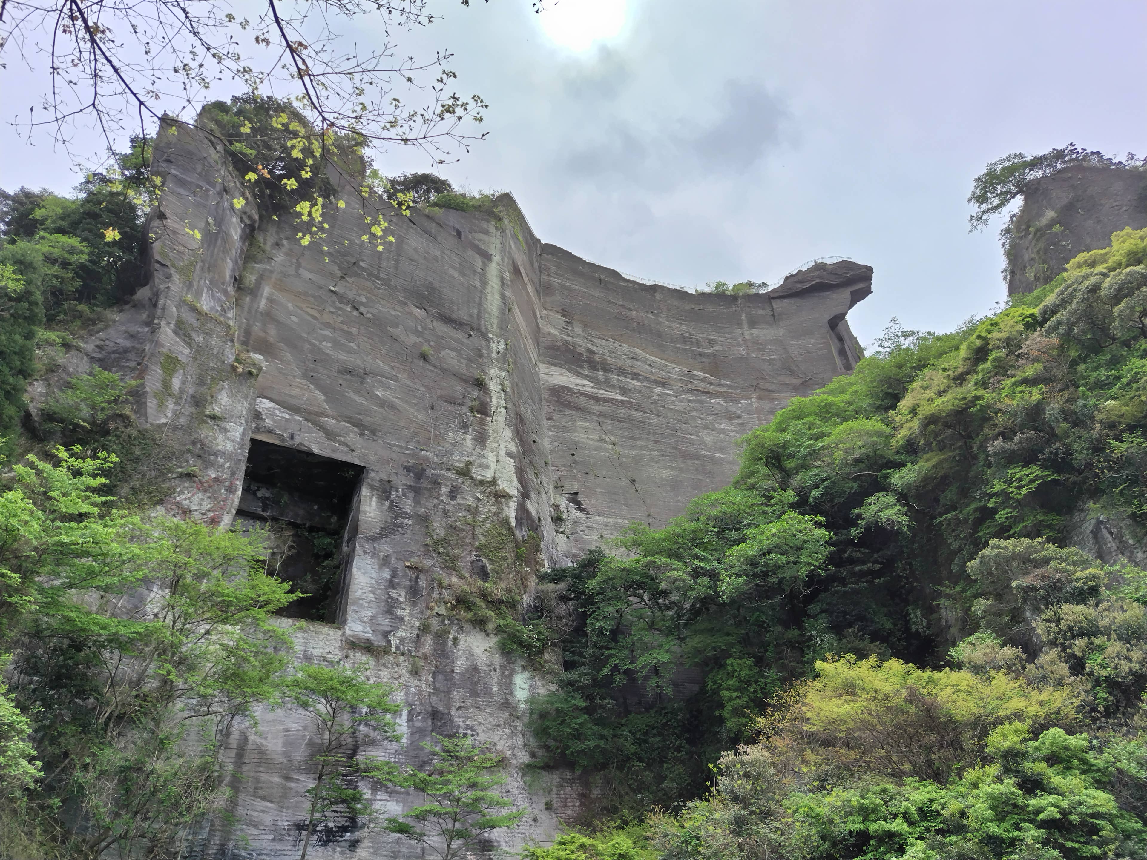 鋸山石切場跡　帆掛け丁場