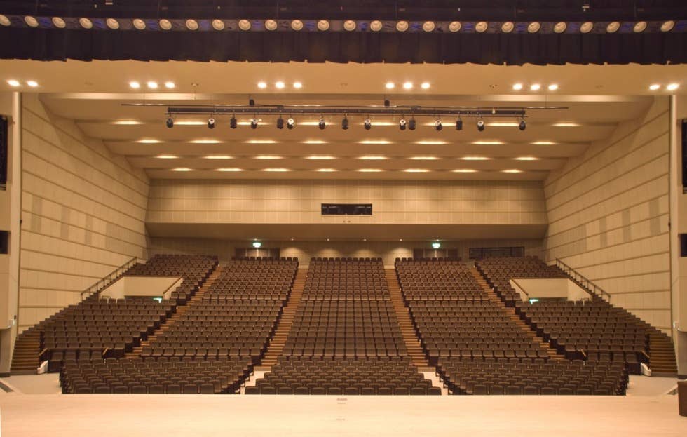 大ホール(舞台から)