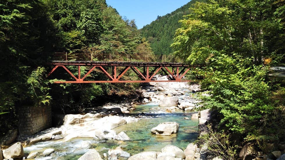 旧森林鉄道跡
渓谷の至る所でレールなどを再利用して柵が作られています。