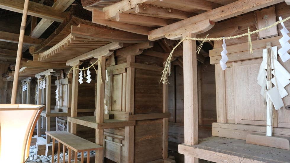 ４社殿（右から蔵王神社、白山神社、伊豆神社、熊野神社）※公開は祭事のみ