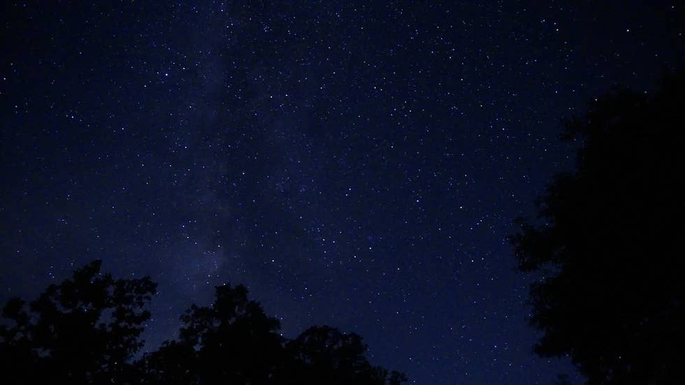 周囲に光源がなく星空がきれいに見えます