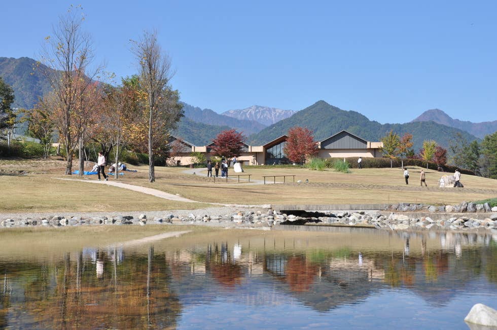 公園からは北アルプスが望めます