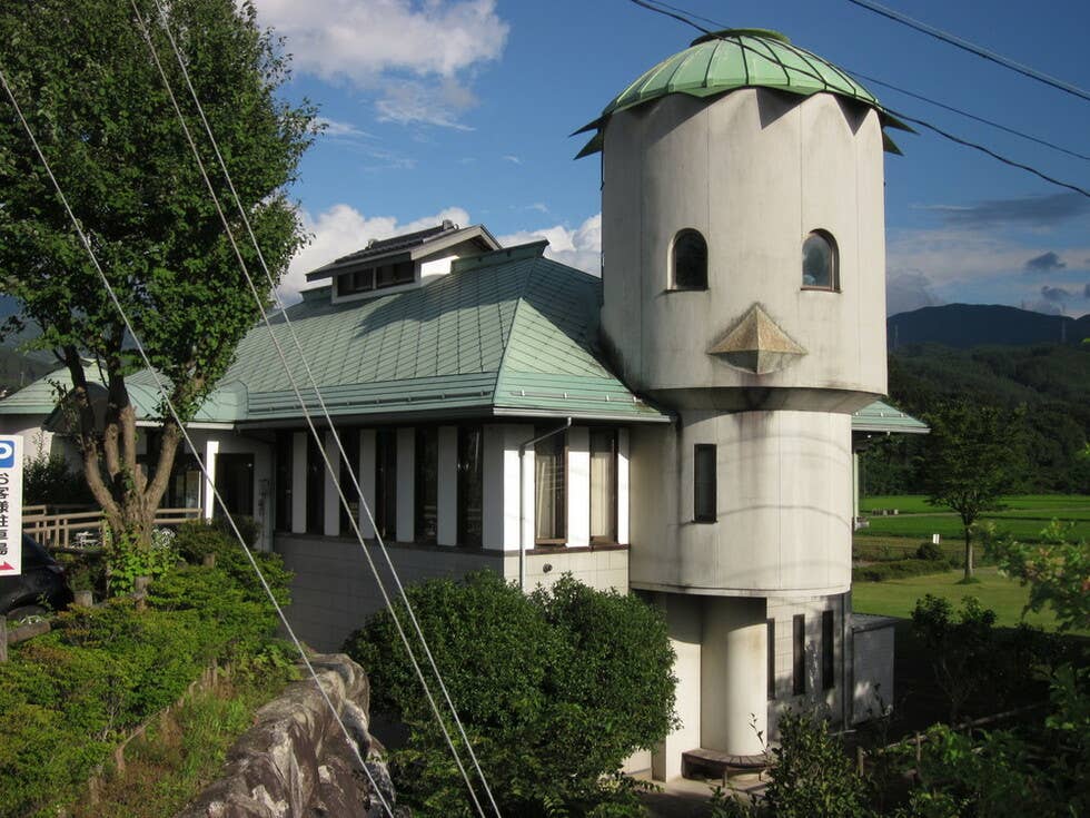 かっぱを模したかわいらしい外観
天竜川にかかる　天竜大橋のたもとに建っています