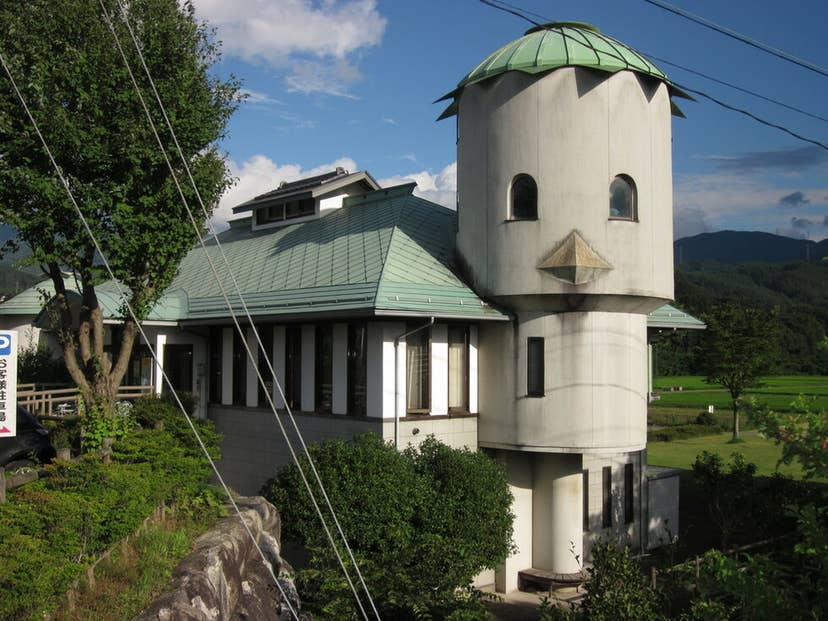 かっぱを模したかわいらしい外観
天竜川にかかる　天竜大橋のたもとに建っています