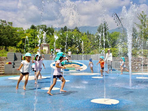 こまかっぱ噴水　夏の水遊びに