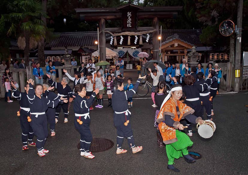 飽波神社なもで踊り奉納