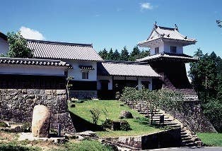 城跡公園（太鼓櫓・下田歌子勉学所・知新館）