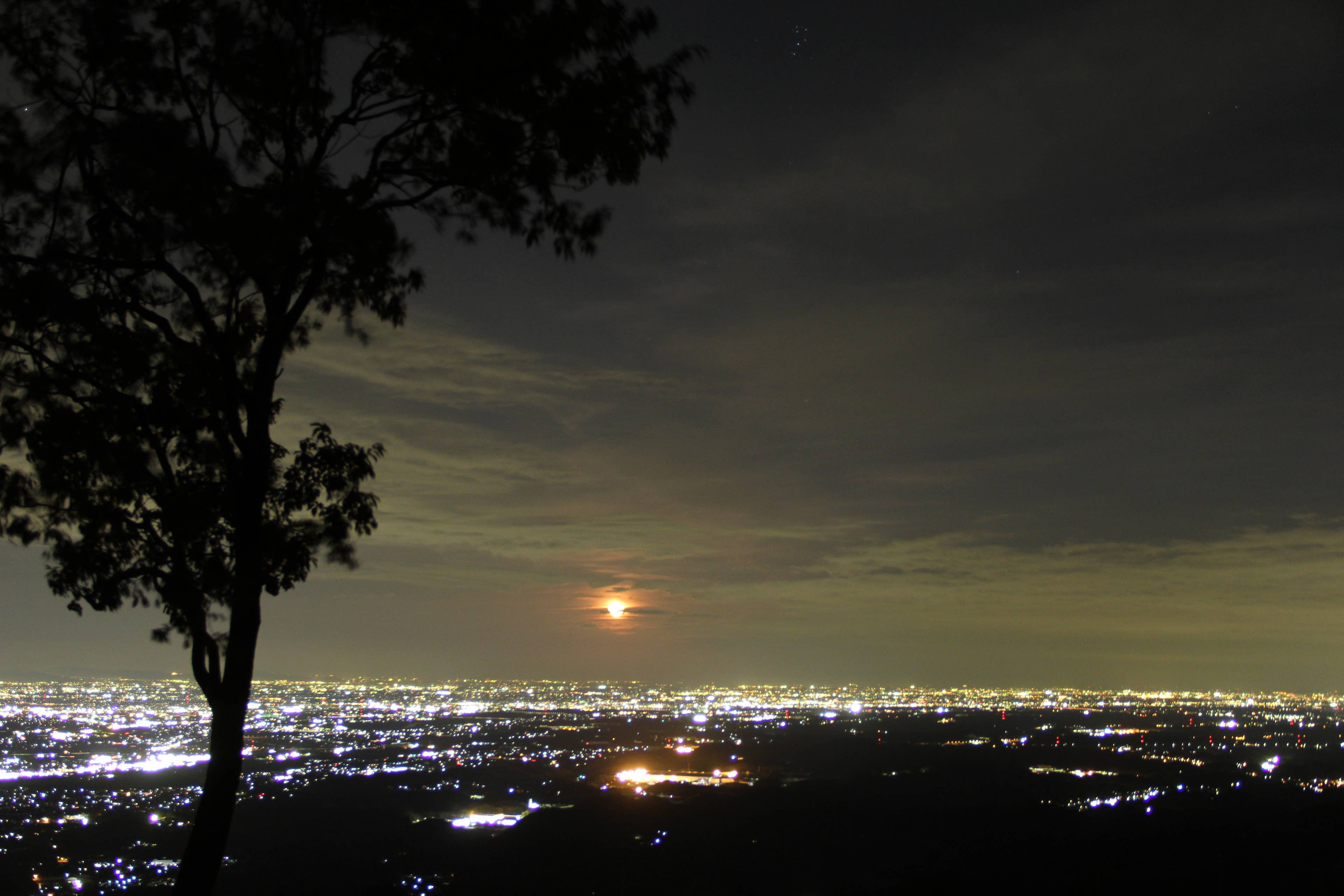 Night view of Mount Kosuzu
