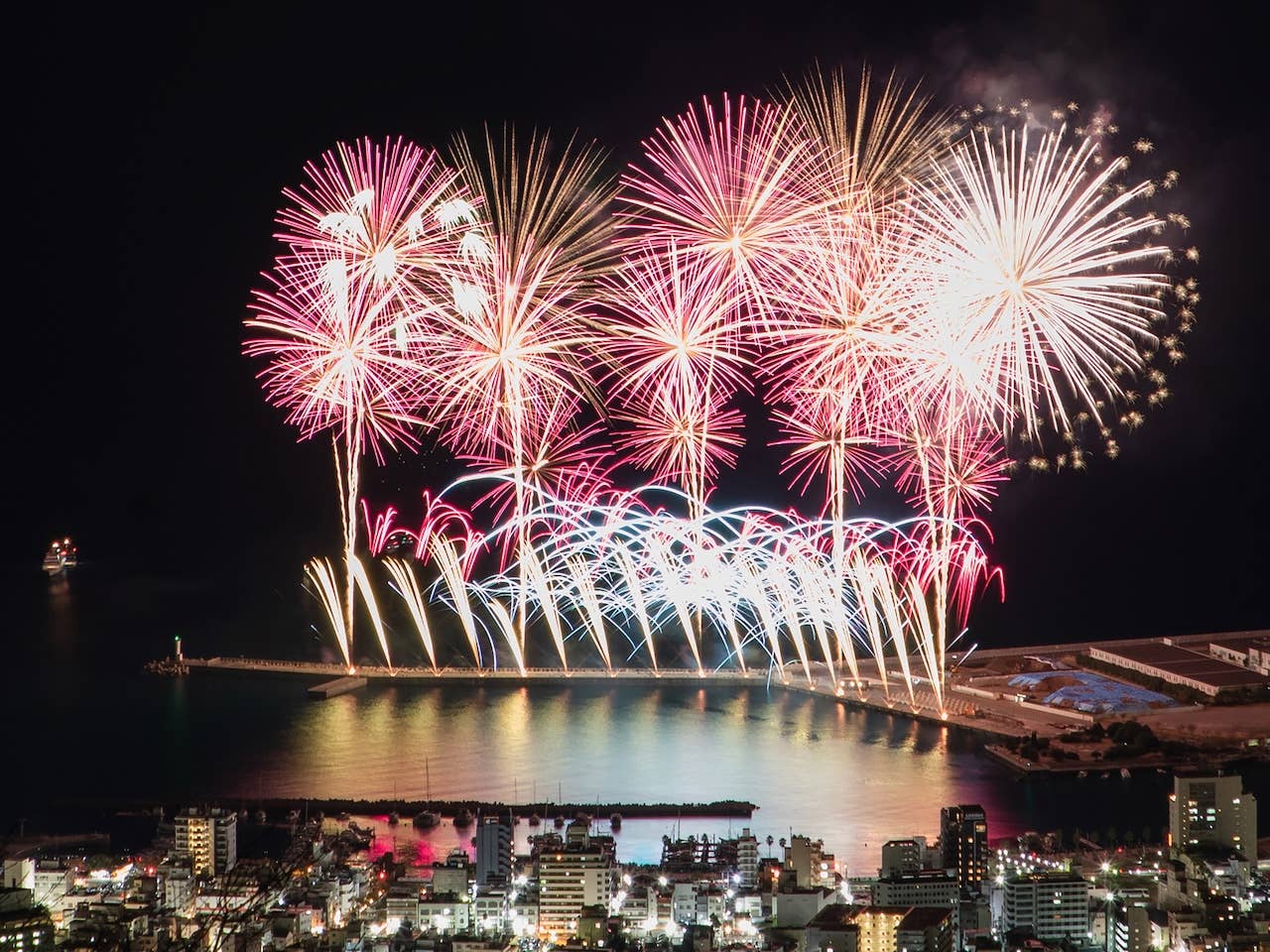夏季熱海海上花火大会