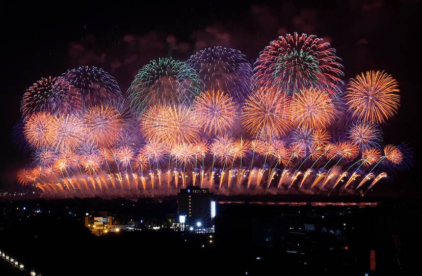 酒田の花火～全国二尺玉花火競技大会～
